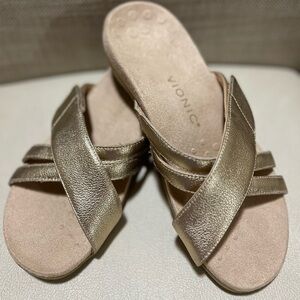 Vionic Zarie Gold Slide Slip-On Comfortable Sandals Women’s Size 8.5